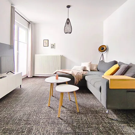 Exclusive 85 Qm Wohnung, Offener Loft-charakter, 24-std Check-in, Separater Eingang, Parkplatz, 6 Personen, 3 Schlafzimmer, Familien- Geschaeftswohnung, Wlan *
