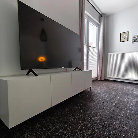 Exclusive 85 Qm Wohnung, Offener Loft-charakter, 24-std Check-in, Separater Eingang, Parkplatz, 6 Personen, 3 Schlafzimmer, Familien- Geschaeftswohnung, Wlan 公寓 *