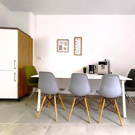 Exclusive 85 Qm Wohnung, Offener Loft-charakter, 24-std Check-in, Separater Eingang, Parkplatz, 6 Personen, 3 Schlafzimmer, Familien- Geschaeftswohnung, Wlan 巴特萨尔茨乌夫伦