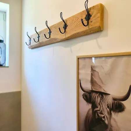 Exclusive 85 Qm Wohnung, Offener Loft-charakter, 24-std Check-in, Separater Eingang, Parkplatz, 6 Personen, 3 Schlafzimmer, Familien- Geschaeftswohnung, Wlan *