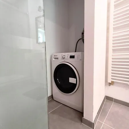 Exclusive 85 Qm Wohnung, Offener Loft-charakter, 24-std Check-in, Separater Eingang, Parkplatz, 6 Personen, 3 Schlafzimmer, Familien- Geschaeftswohnung, Wlan