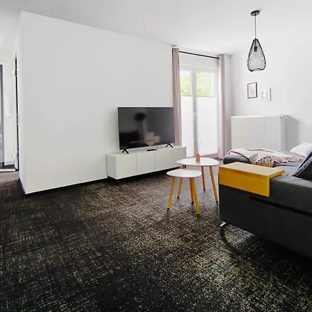 Exclusive 85 Qm Wohnung, Offener Loft-charakter, 24-std Check-in, Separater Eingang, Parkplatz, 6 Personen, 3 Schlafzimmer, Familien- Geschaeftswohnung, Wlan *