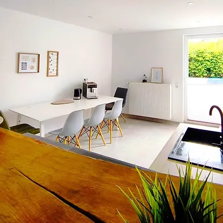 Exclusive 85 Qm Wohnung, Offener Loft-charakter, 24-std Check-in, Separater Eingang, Parkplatz, 6 Personen, 3 Schlafzimmer, Familien- Geschaeftswohnung, Wlan
